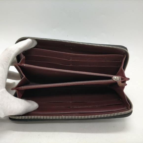 CHANEL - Quilted Large Gasset Zip Around Wallet R1.196 - Picture 3 of 3